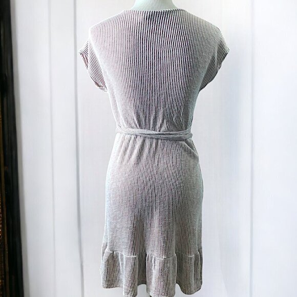 Caution To The Wind Wrap Midi Dress Cap Sleeve Ribbed Size Medium - Picture 5 of 16